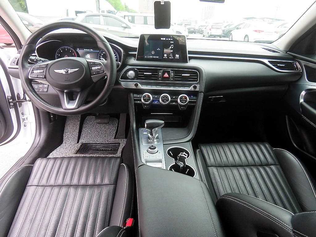 Genesis G70 - Vista 8