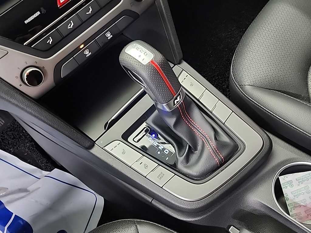 HYUNDAI Avante - Vista 8