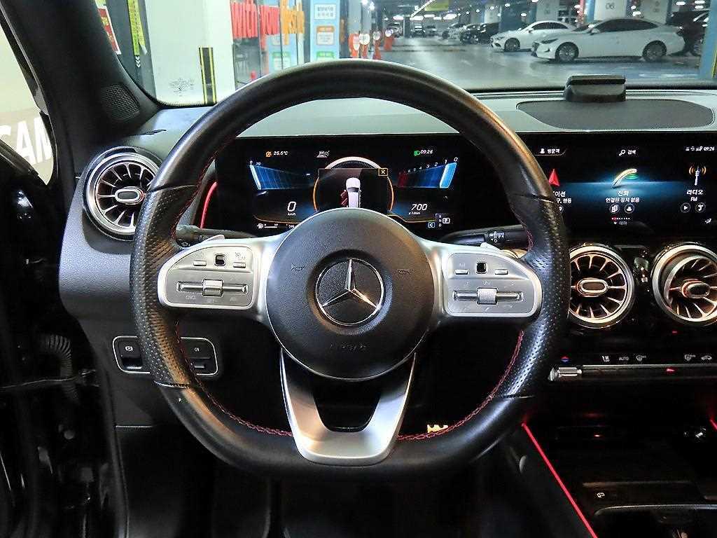 Mercedes Benz GLB Class - Vista 8
