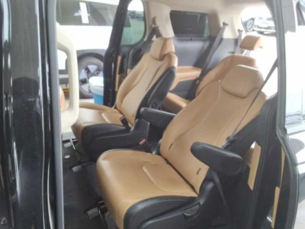 KIA Carnival - Vista 11