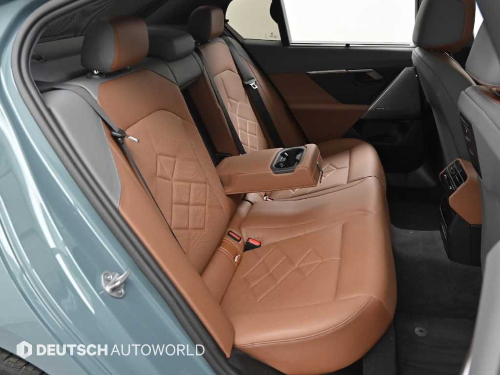 BMW i5 - Vista 12