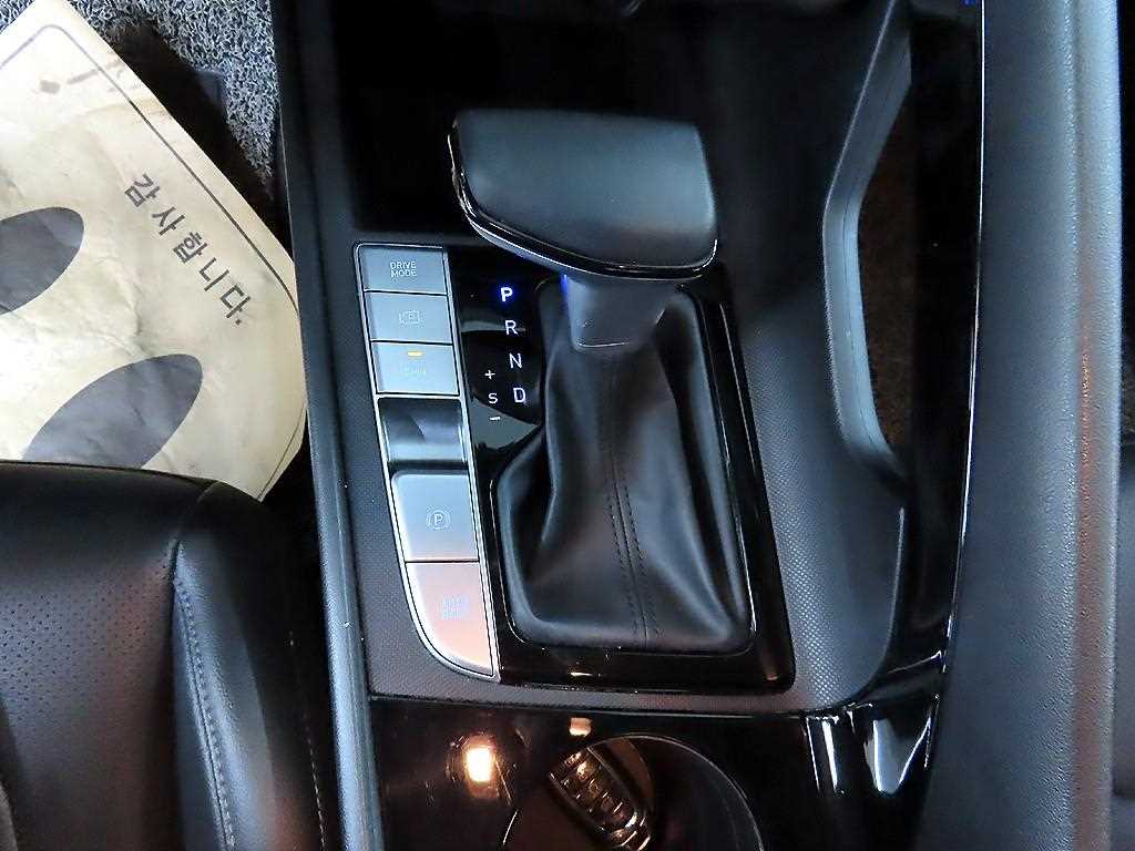 HYUNDAI Avante - Vista 10