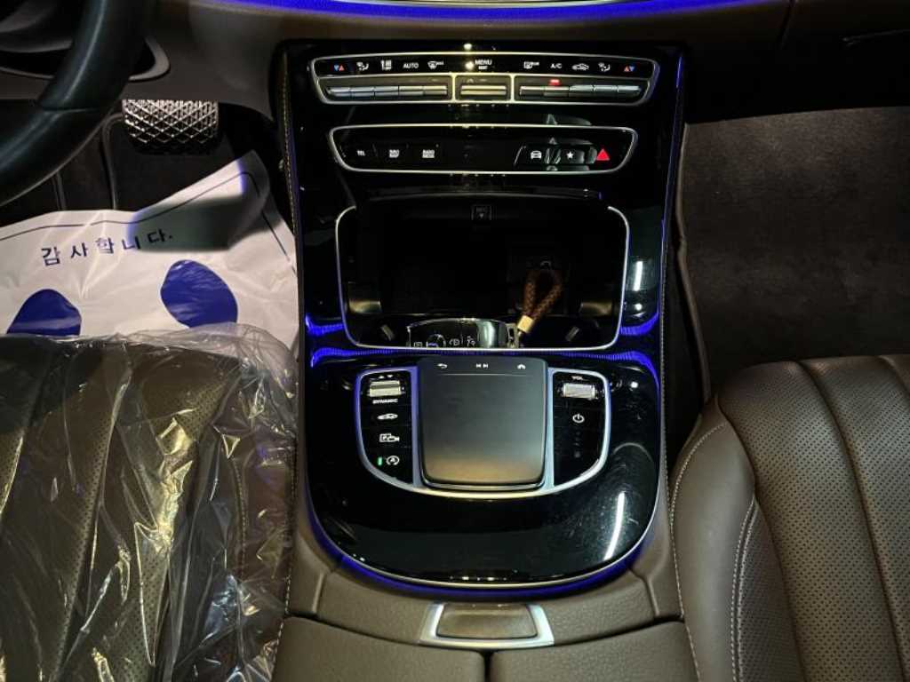 Mercedes Benz E class - Vista 10