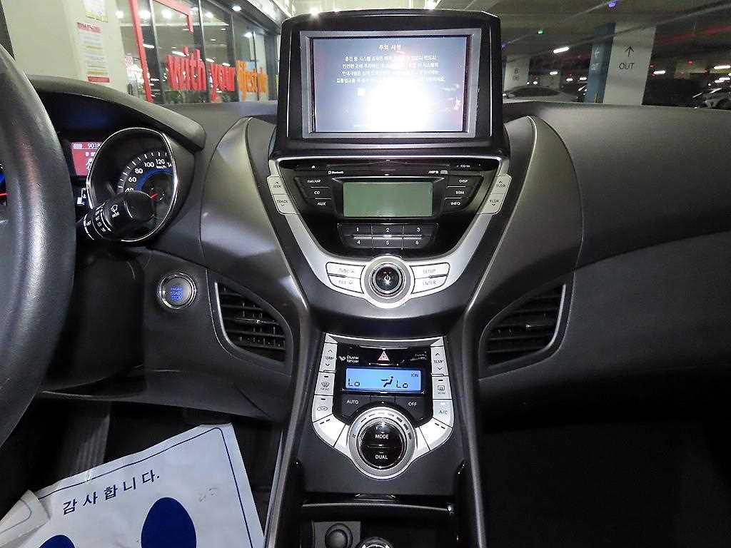 HYUNDAI Avante - Vista 11