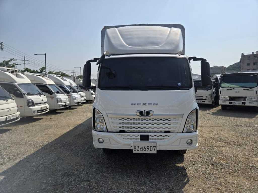 medium and large cargo truck - Vista 2