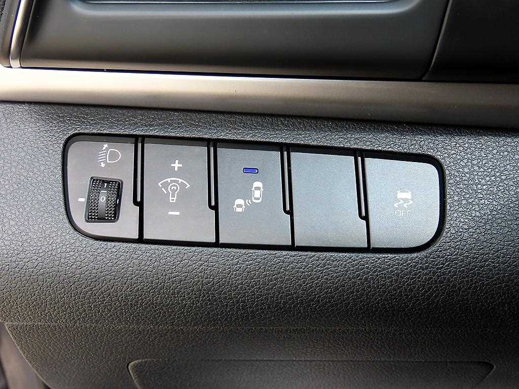 HYUNDAI Avante - Vista 12