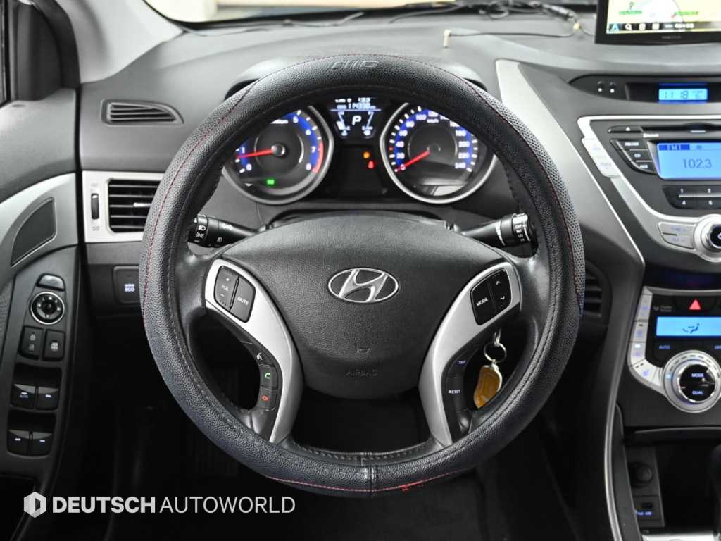 HYUNDAI Avante 2012 Blanco - Importación desde Corea - HF Imports Iquique - Foto 13