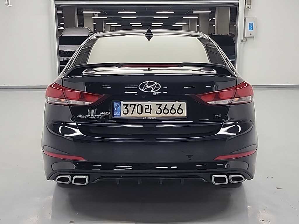 HYUNDAI Avante - Vista 3