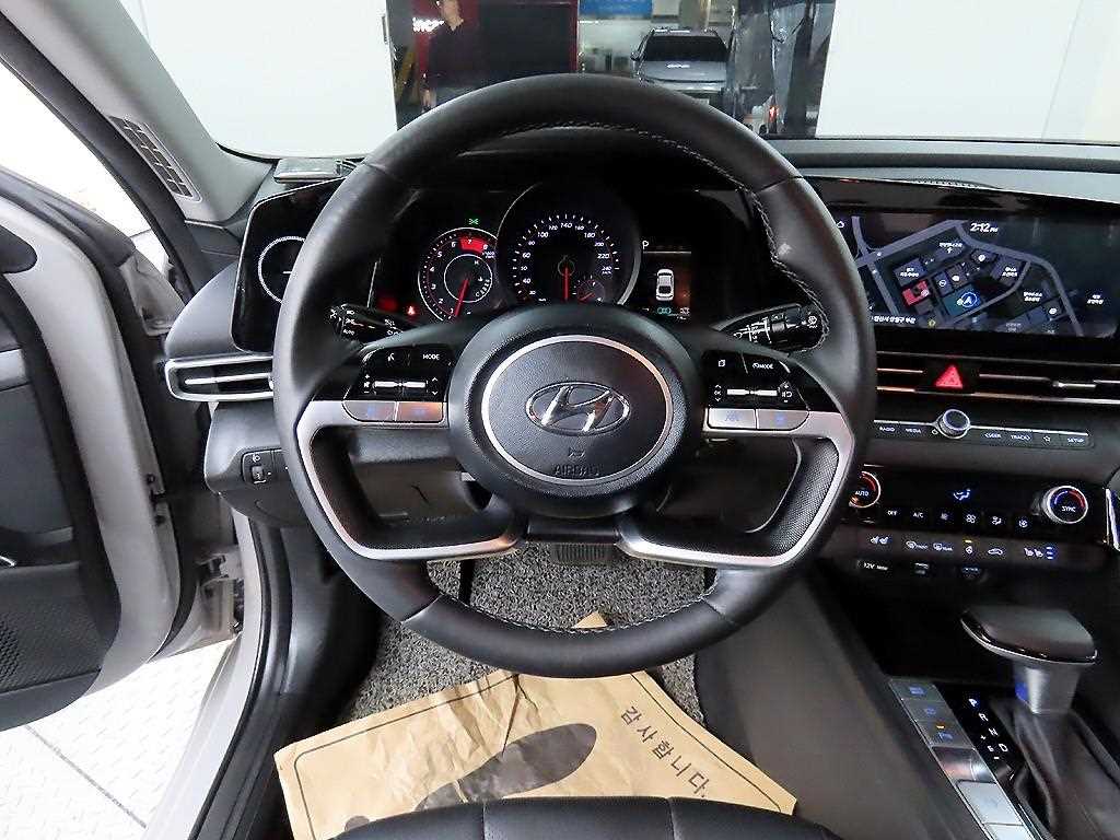 HYUNDAI Avante - Vista 9