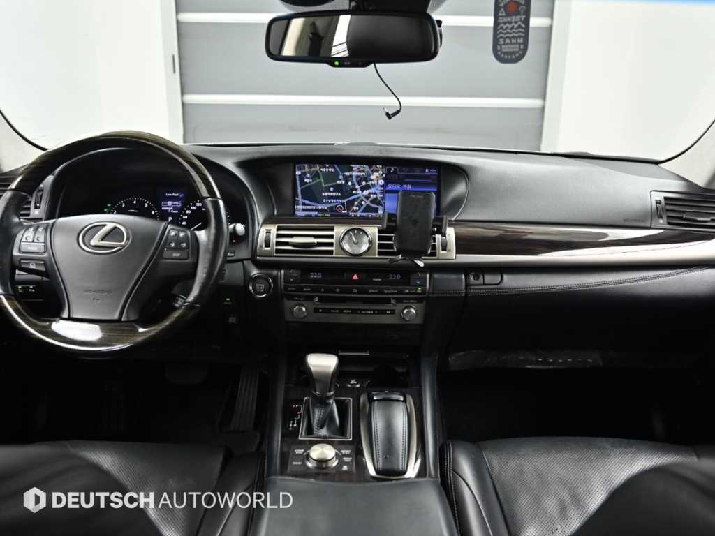 Lexus LS - Vista 7