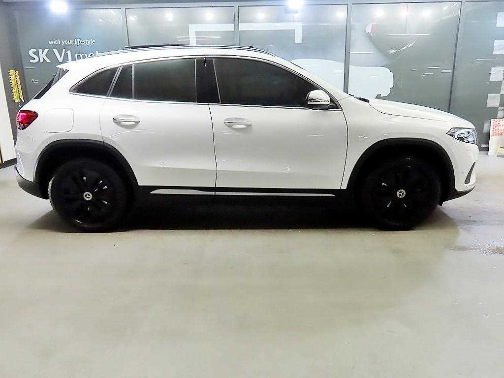 Mercedes Benz EQA - Vista 3