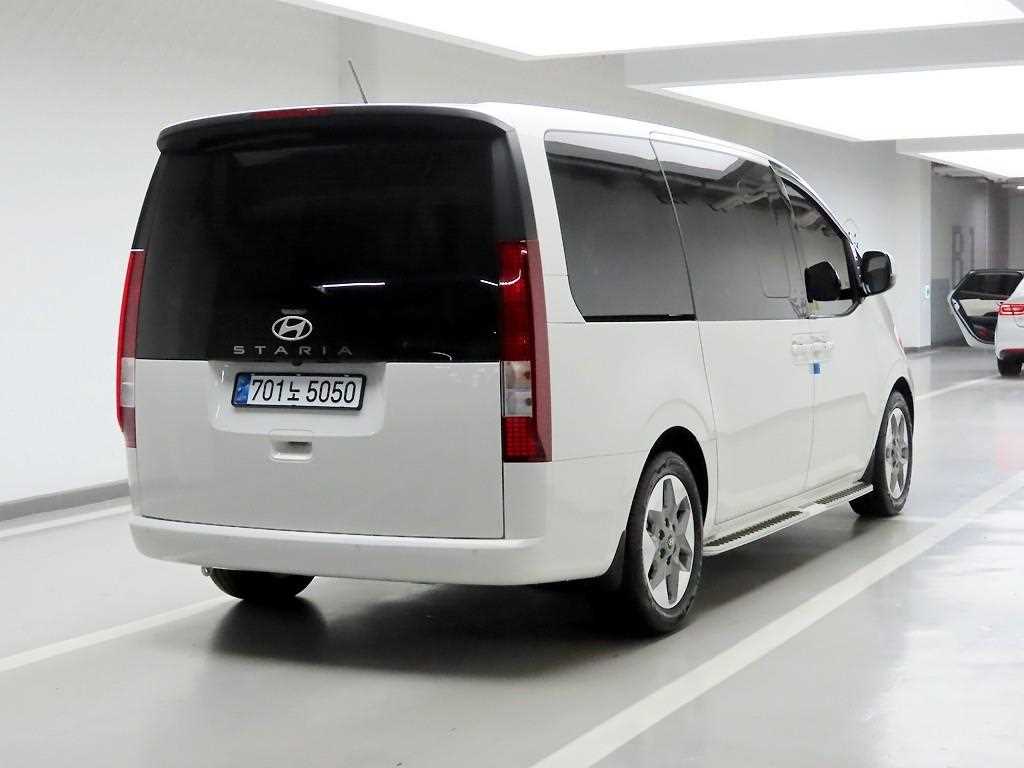 HYUNDAI Staria - Vista 4