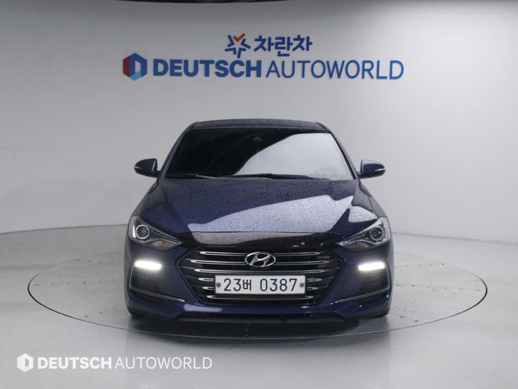 HYUNDAI Avante - Vista 3