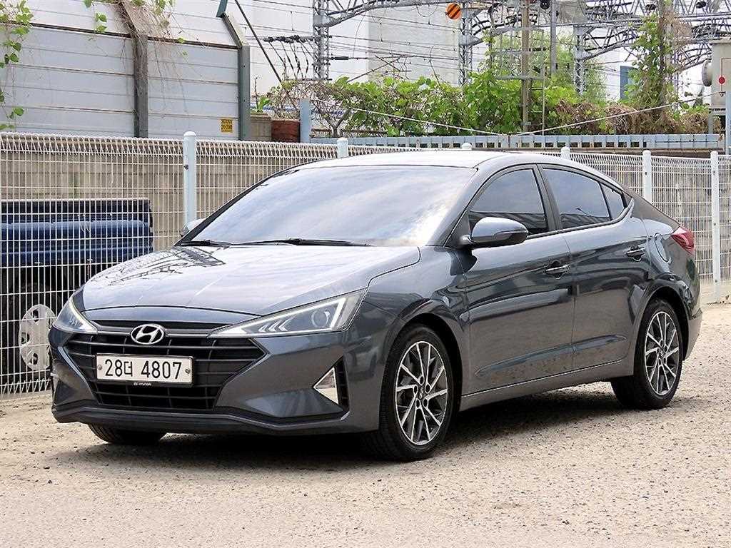 HYUNDAI Avante - Vista 2