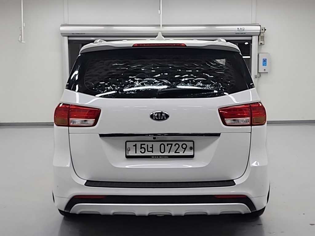 KIA Carnival - Vista 3