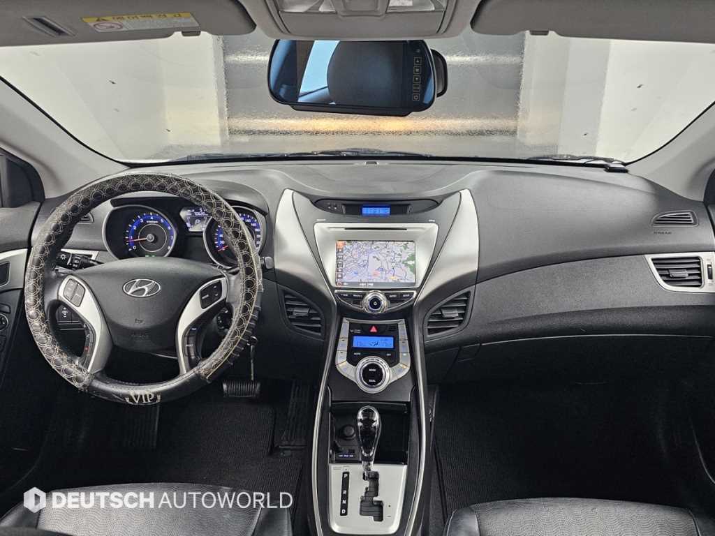 HYUNDAI Avante - Vista 7
