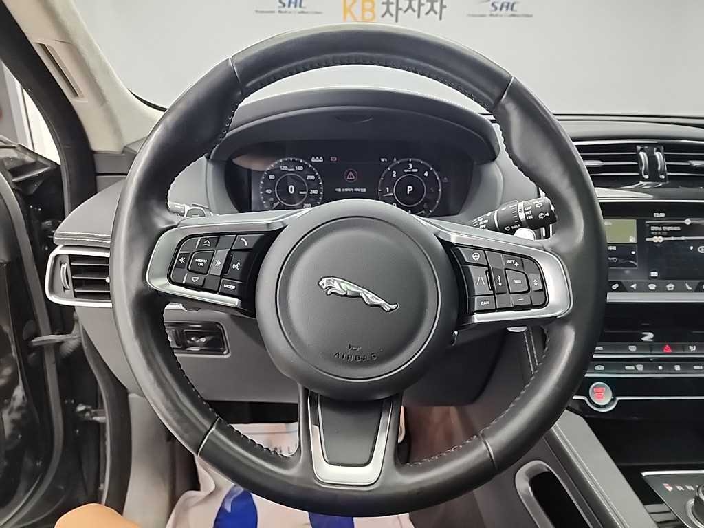 Jaguar F-PACE - Vista 9