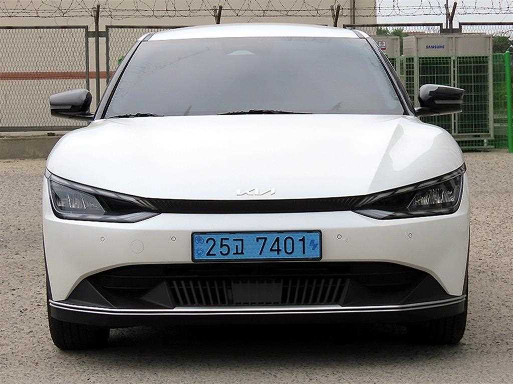 KIA EV6 2022 Blanco - Importación desde Corea - HF Imports Iquique - Foto 1
