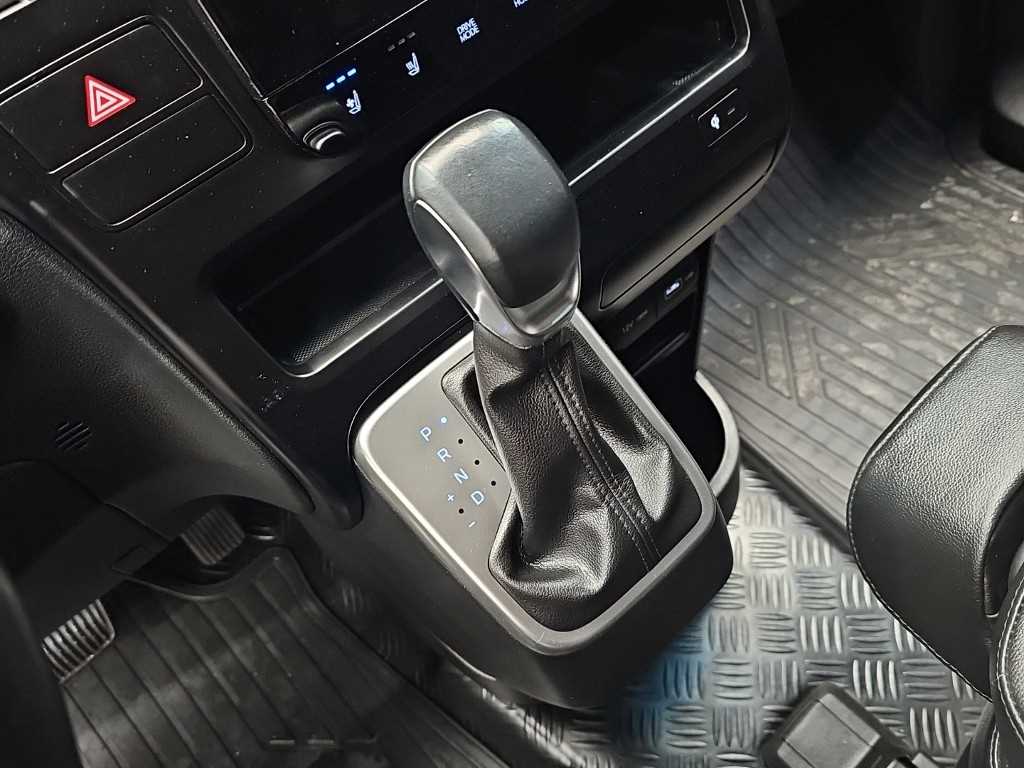 HYUNDAI Staria - Vista 8
