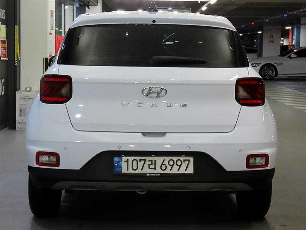 HYUNDAI Venue - Vista 5