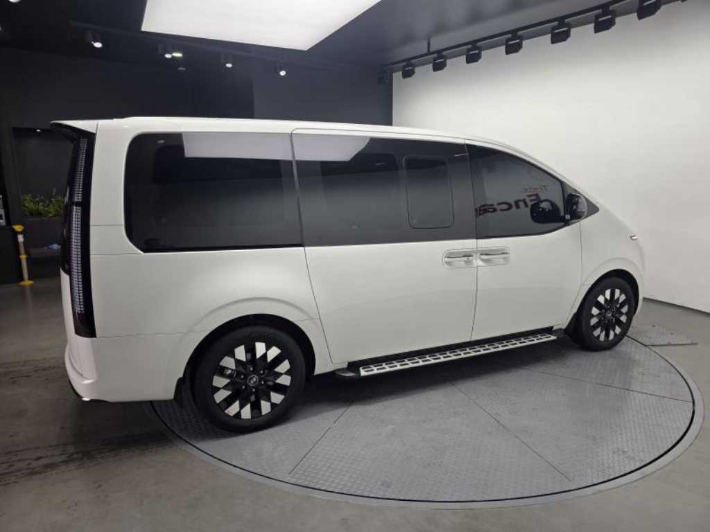 HYUNDAI Staria - Vista 2