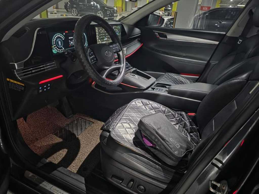 HYUNDAI Grandeur - Vista 7