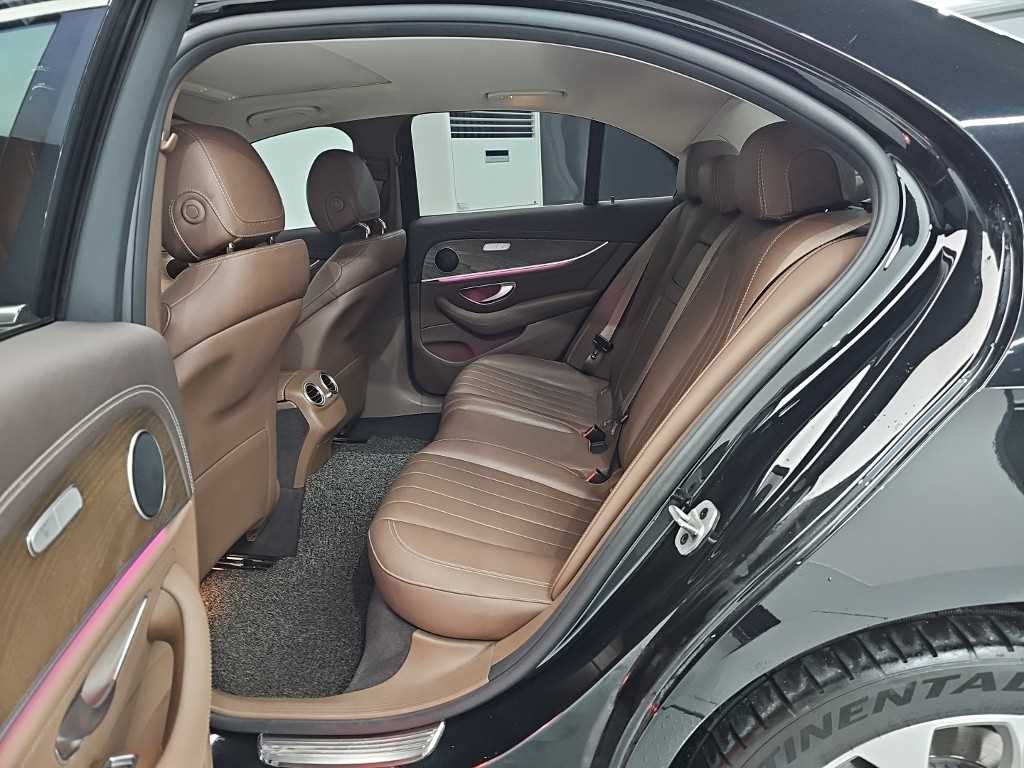 Mercedes Benz E class - Vista 12