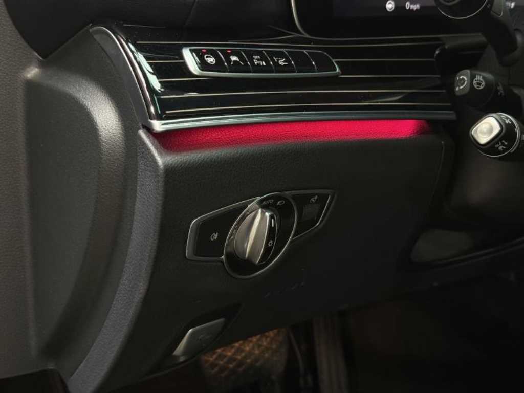Mercedes Benz E class - Vista 12