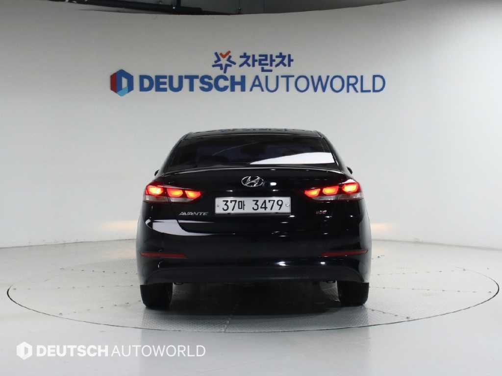 HYUNDAI Avante - Vista 4