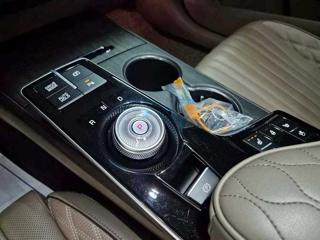 KIA K8 - Vista 12