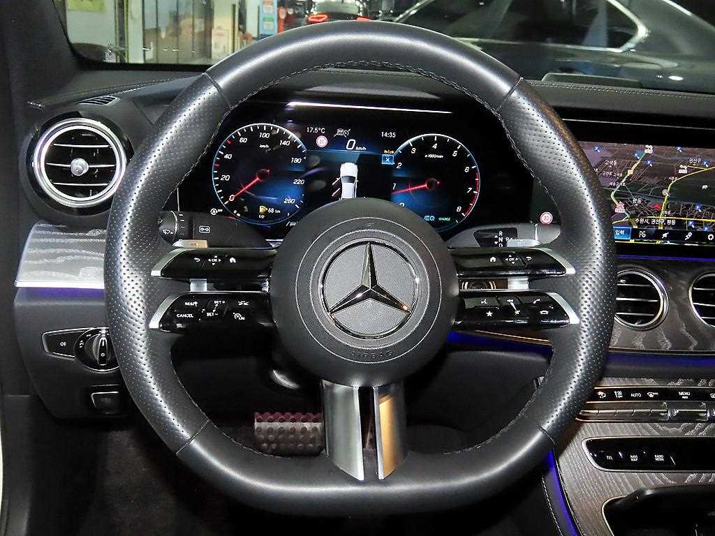 Mercedes Benz E class - Vista 8
