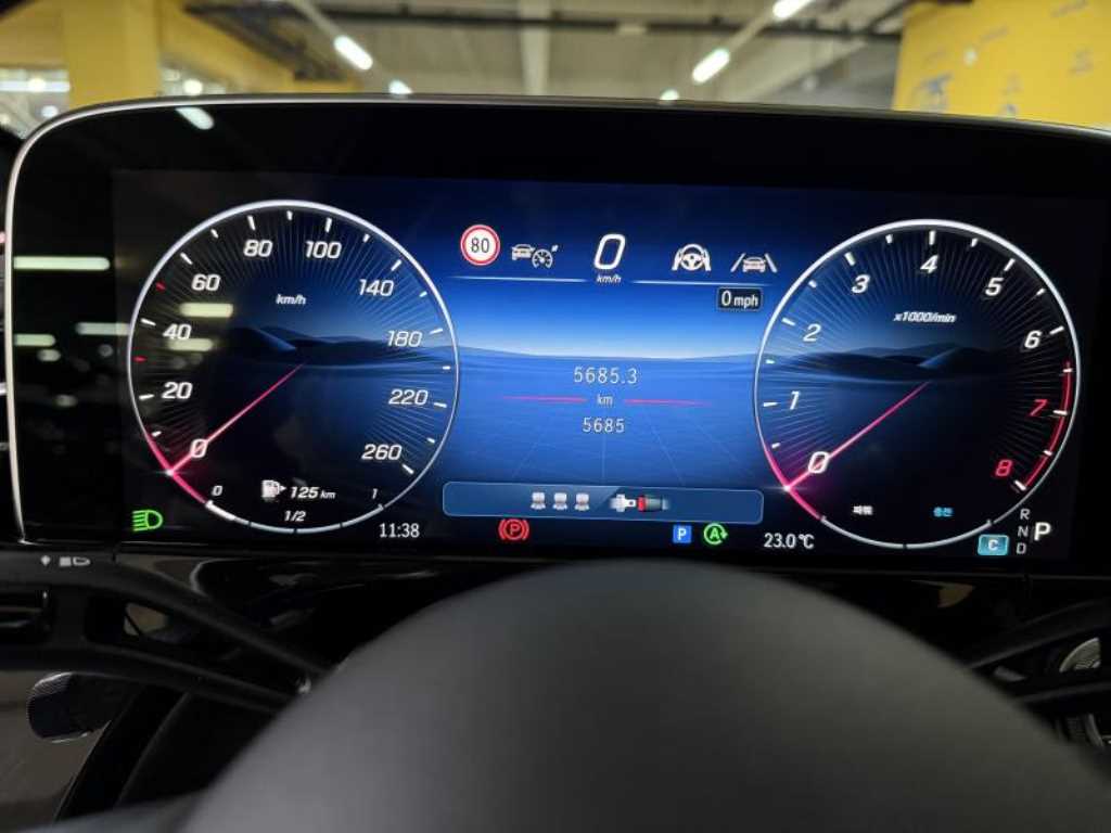 Mercedes Benz E class - Vista 7