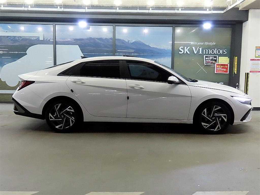 HYUNDAI Avante - Vista 3