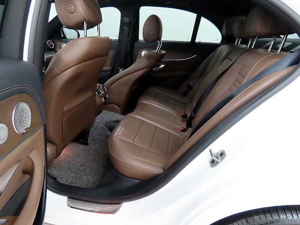 Mercedes Benz E class - Vista 6