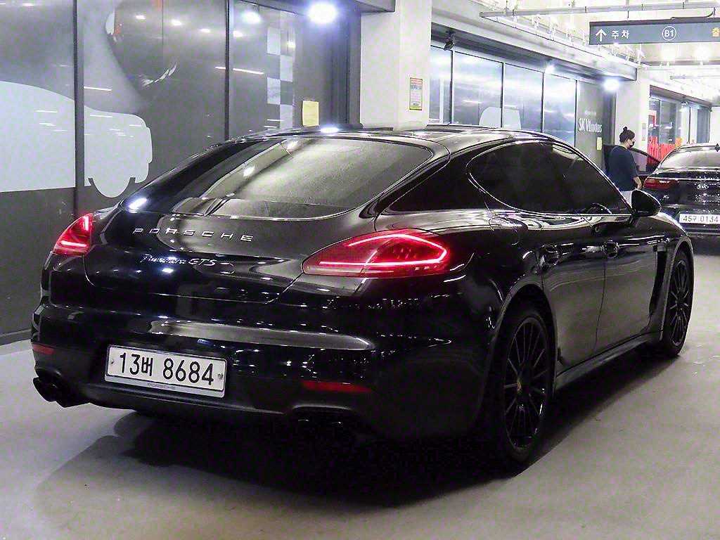 Porsche Panamera - Vista 4