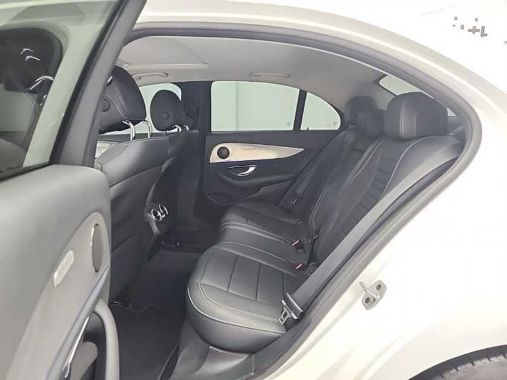 Mercedes Benz E class - Vista 12