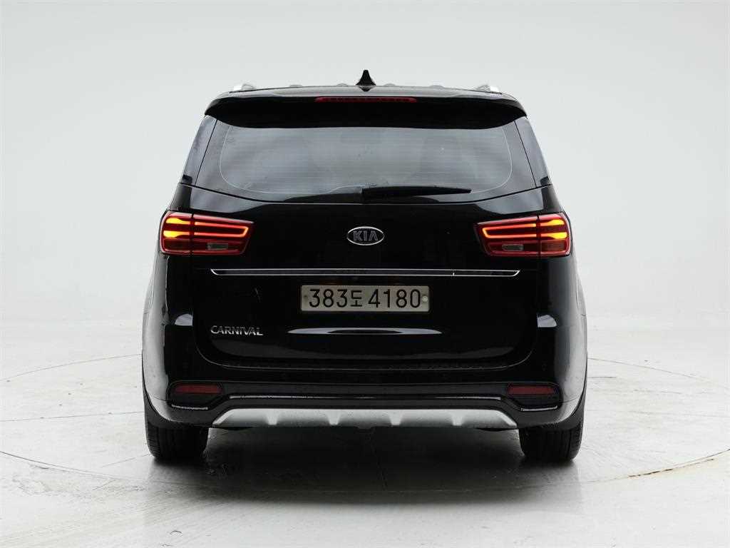 KIA Carnival - Vista 5