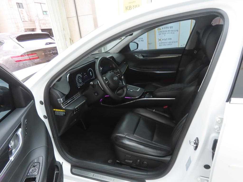 HYUNDAI Grandeur - Vista 5