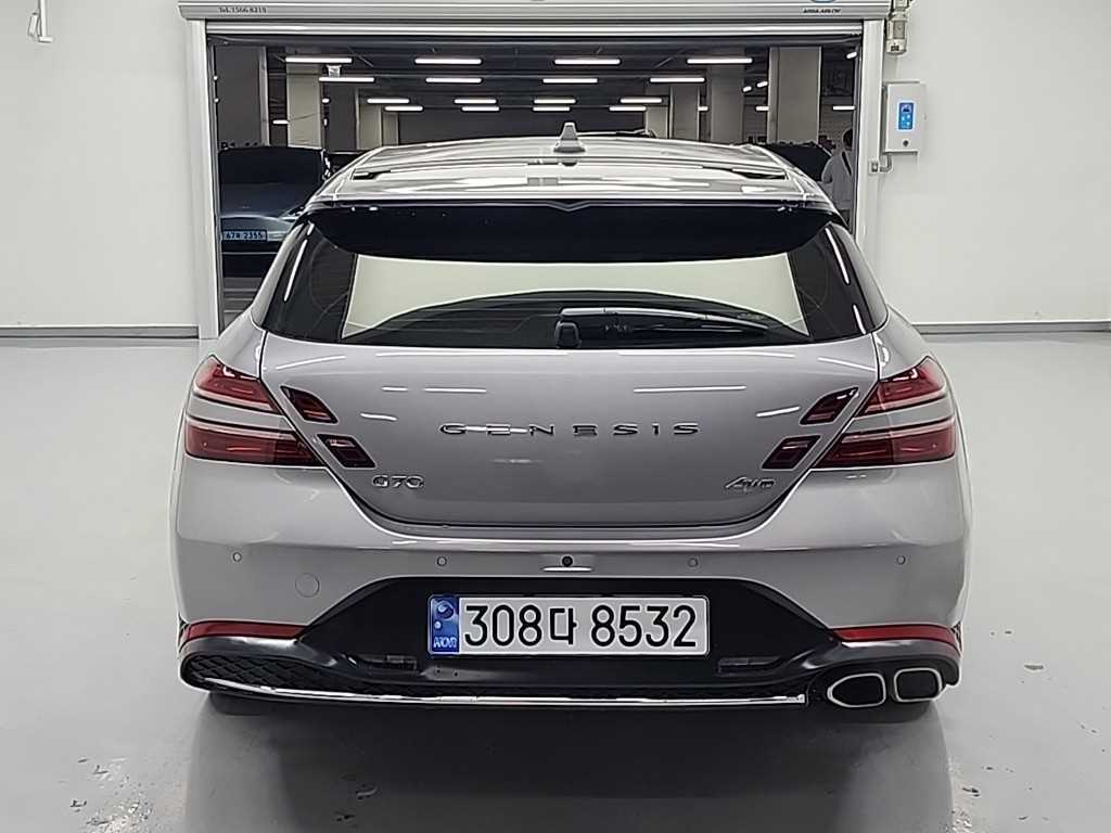 Genesis G70 - Vista 3