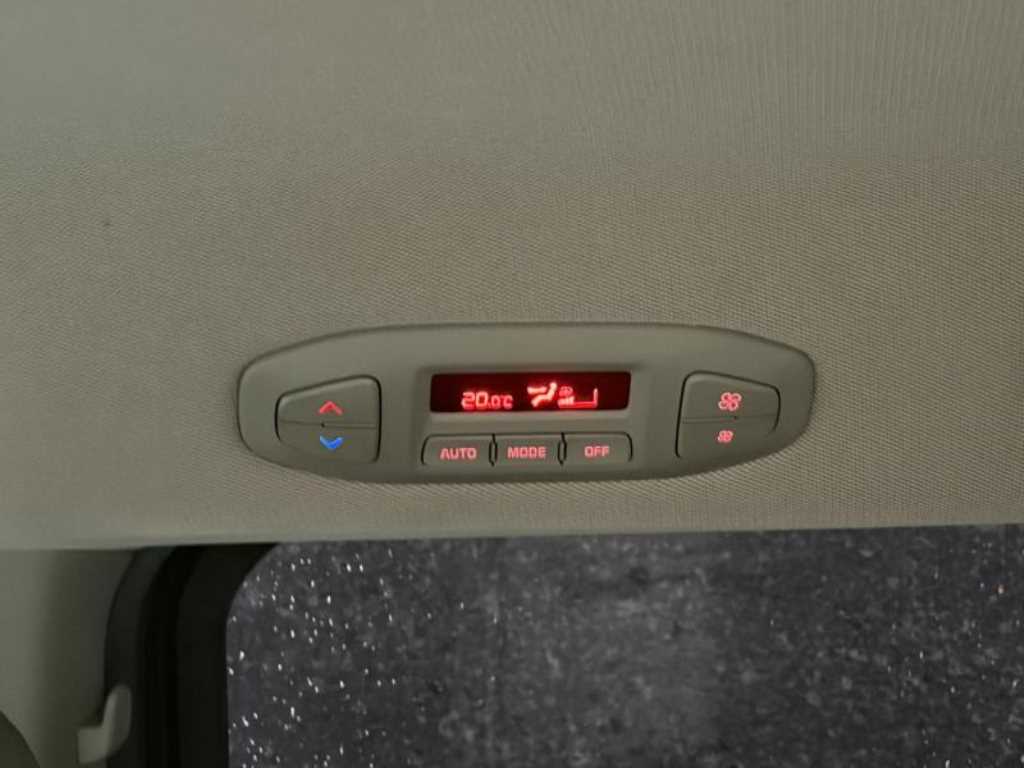 KIA Carnival - Vista 9