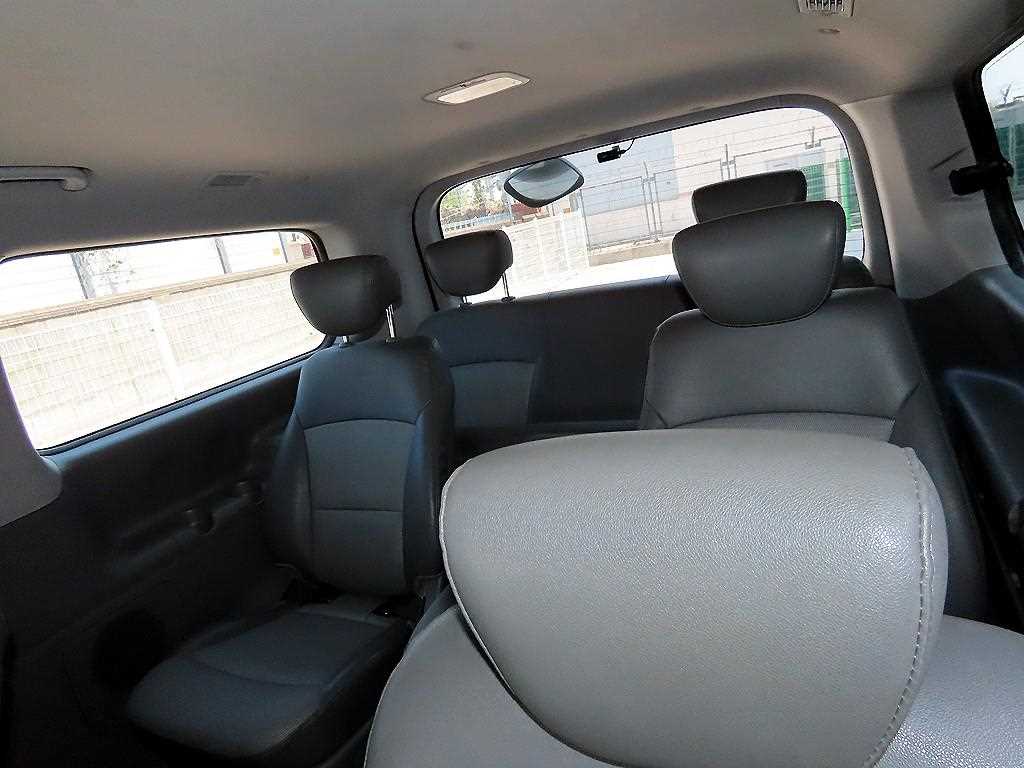 HYUNDAI Starex - Vista 7