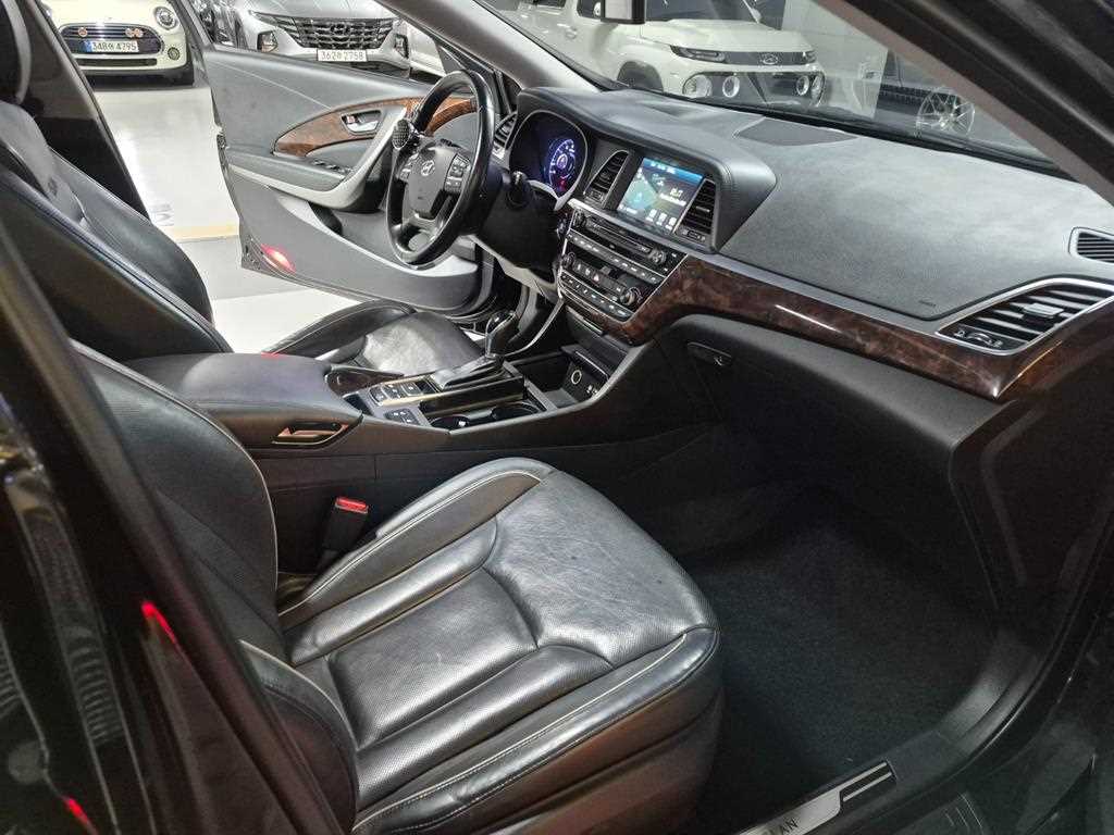 HYUNDAI Aslan - Vista 10