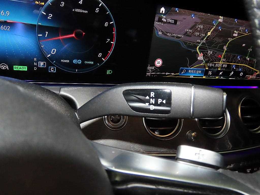 Mercedes Benz E class - Vista 12