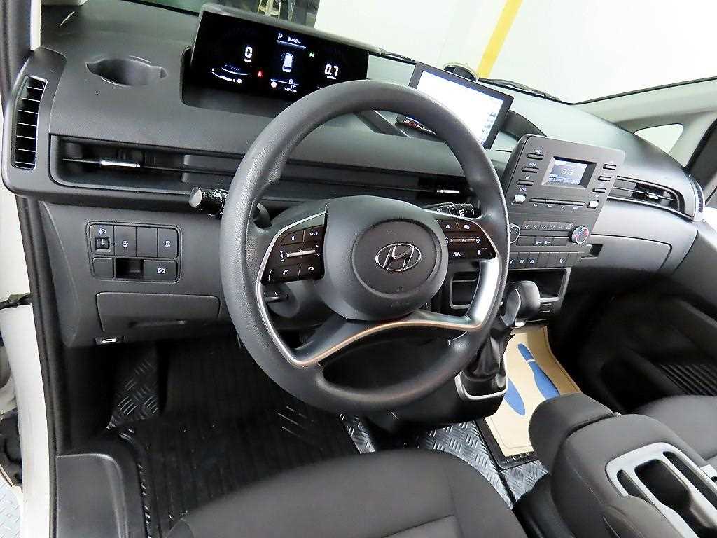 HYUNDAI Staria - Vista 9