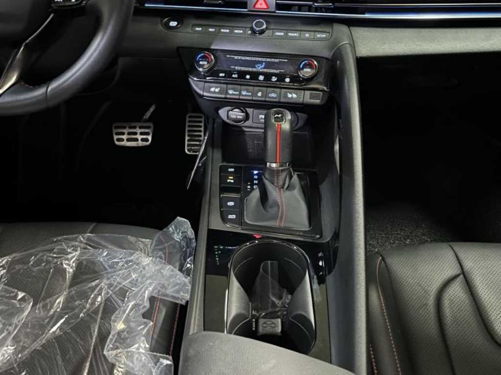 HYUNDAI Avante - Vista 9