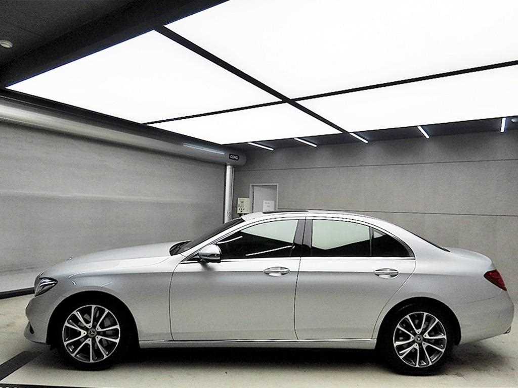 Mercedes Benz E class - Vista 4