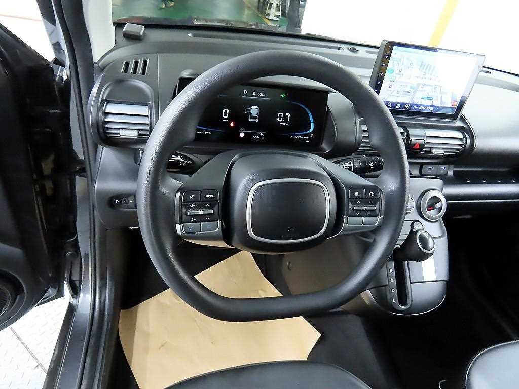HYUNDAI Casper - Vista 9
