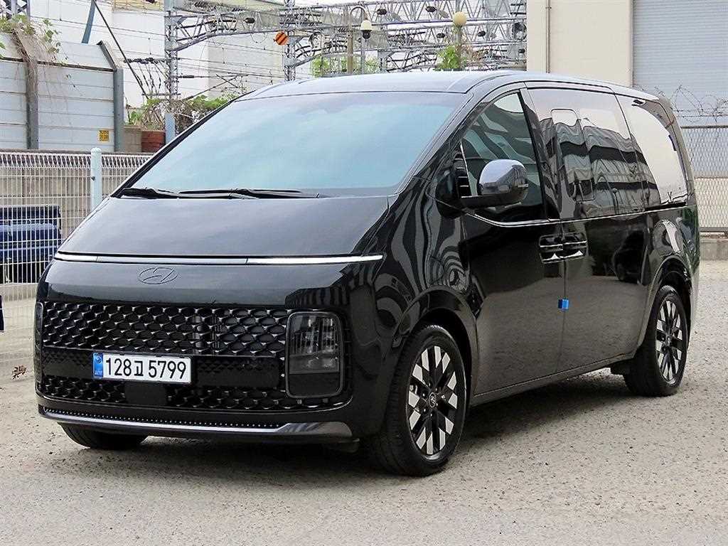 HYUNDAI Staria - Vista 2