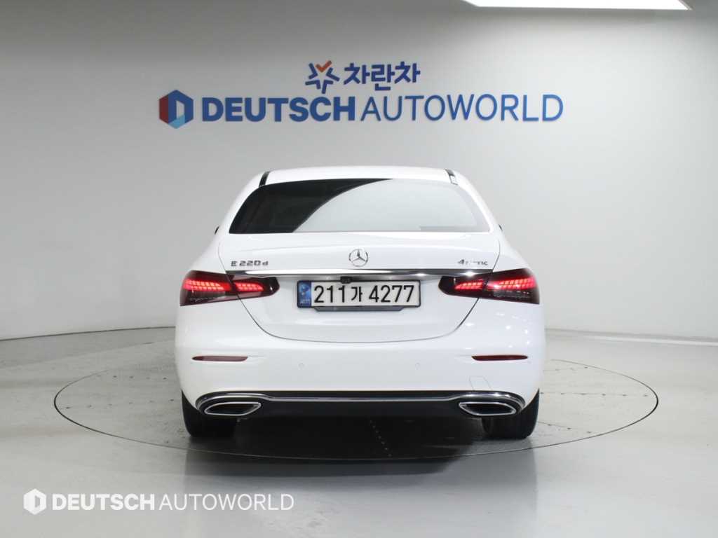 Mercedes Benz E class - Vista 3