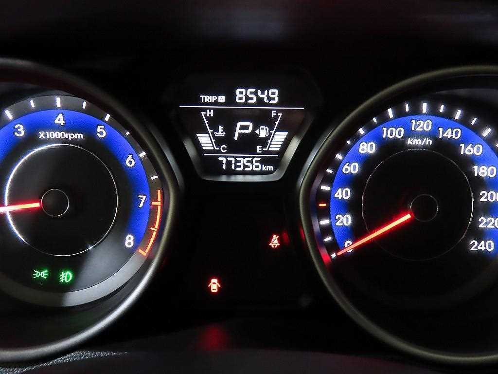 HYUNDAI Avante - Vista 8